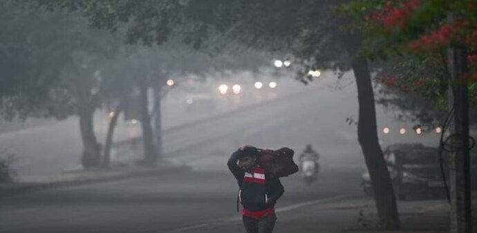 Delhi air pollution: AQI hovers at 355 in 'very poor' category Delhi air pollution: AQI hovers at 355 in 'very poor' category