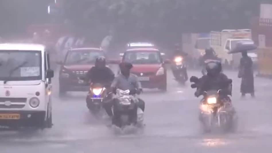 For the next two days, the IMD predicts thunderstorms, scattered heavy rain, and cloudy skies for Chennai, where temperatures are expected to hover between 25°C and 33°C. For the next two days, the IMD predicts thunderstorms, scattered heavy rain, and cloudy skies for Chennai, where temperatures are expected to hover between 25°C and 33°C.