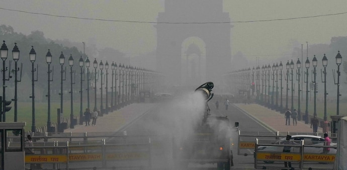Delhi air pollution: AQI hovers at 355, likely to remain over 350 in coming couple of days Delhi air pollution: AQI hovers at 355, likely to remain over 350 in coming couple of days