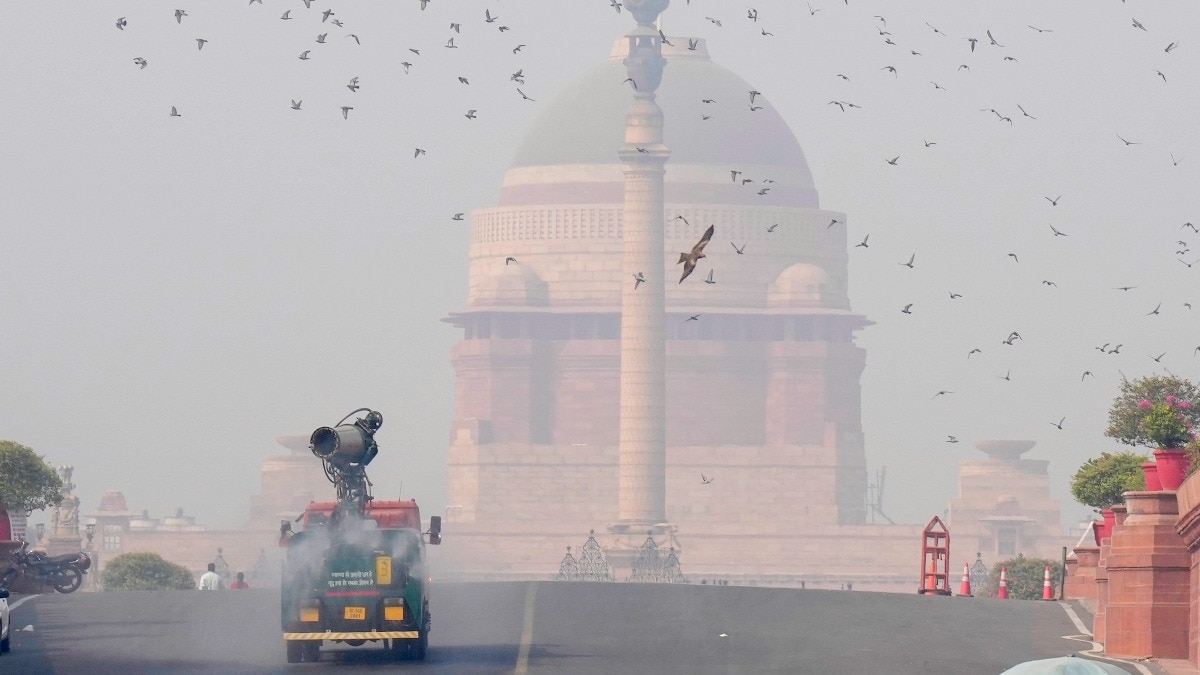 Delhi air pollution: AQI dips to 430, air quality in 'severe' category Delhi air pollution: AQI dips to 430, air quality in 'severe' category