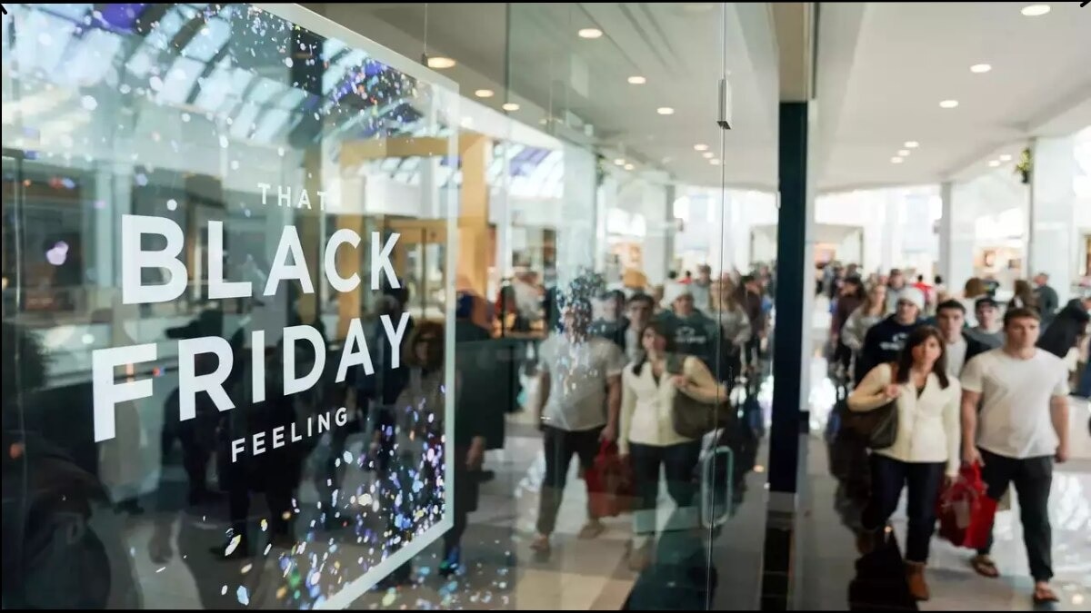 Black Friday occurs on the day following Thanksgiving, which is on Thursday, November 28, this year. Therefore, the shopping event will be on Friday, November 29. Black Friday occurs on the day following Thanksgiving, which is on Thursday, November 28, this year. Therefore, the shopping event will be on Friday, November 29.