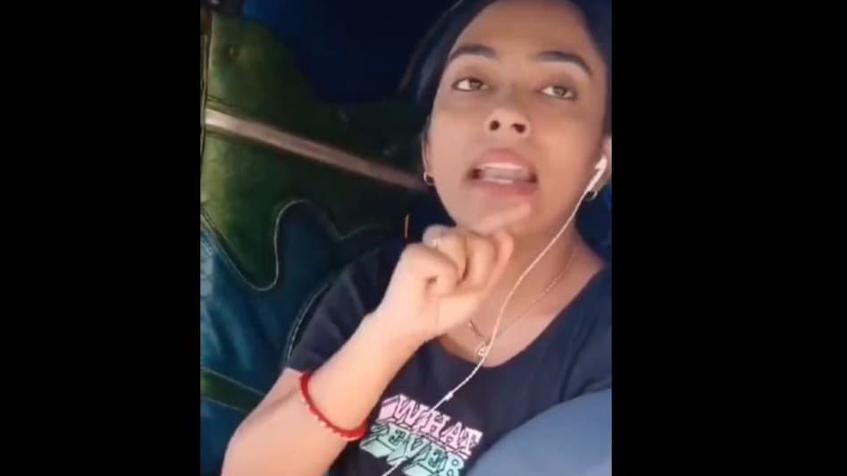 According to him, she used two different apps—Ola and Rapido—leading to two autos arriving for her. According to him, she used two different apps—Ola and Rapido—leading to two autos arriving for her.