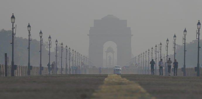 As Delhi struggles with its persistent pollution crisis, a thick layer of smog has enveloped the city. As Delhi struggles with its persistent pollution crisis, a thick layer of smog has enveloped the city.