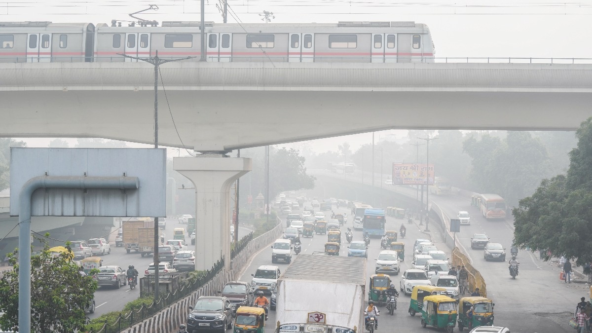 Delhi air pollution: Air quality worsens to 'severe plus' category Delhi air pollution: Air quality worsens to 'severe plus' category