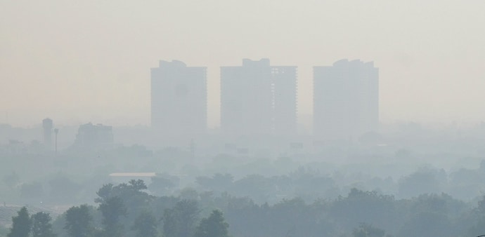 Delhi air pollution: AQI remains in 'very poor' category on Friday Delhi air pollution: AQI remains in 'very poor' category on Friday