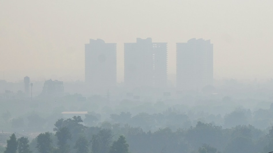 Delhi air pollution: AQI remains in 'very poor' category on Friday Delhi air pollution: AQI remains in 'very poor' category on Friday