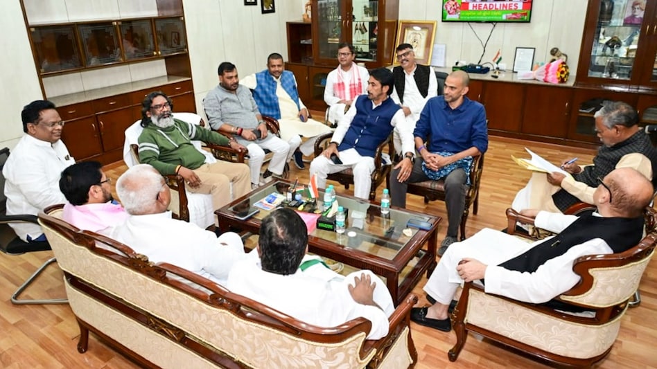 Jharkhand CM elect and JMM leader Hemant Soren, Jharkhand Congress in-charge Ghulam Ahmad Mir and others during a meeting of the INDI alliance leaders in Ranchi on November 24. Jharkhand CM elect and JMM leader Hemant Soren, Jharkhand Congress in-charge Ghulam Ahmad Mir and others during a meeting of the INDI alliance leaders in Ranchi on November 24.
