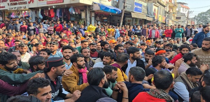 Footage shared by news agency ANI showed protesters pelting stones at security personnel and vandalizing a CRPF vehicle, escalating the situation further. Footage shared by news agency ANI showed protesters pelting stones at security personnel and vandalizing a CRPF vehicle, escalating the situation further.