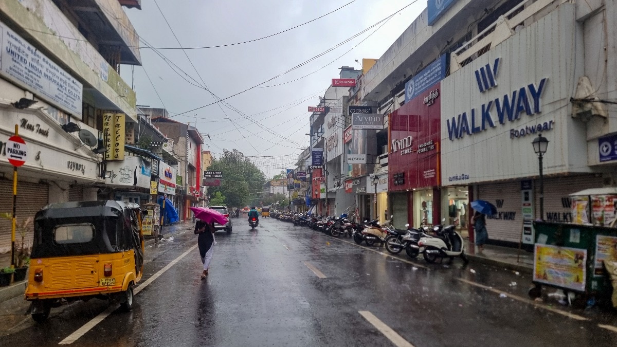 The India Meteorological Department (IMD) has issued a red alert for parts of southern India, including the coasts of south Andhra Pradesh, as Cyclone Fengal is expected to impact the coastal regions of northern Tamil Nadu later today. The India Meteorological Department (IMD) has issued a red alert for parts of southern India, including the coasts of south Andhra Pradesh, as Cyclone Fengal is expected to impact the coastal regions of northern Tamil Nadu later today.