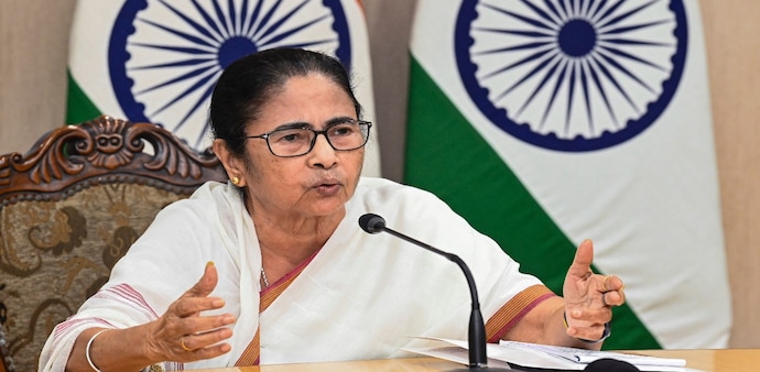 Banerjee further demanded that the Union Minister of External Affairs (EAM) provide a statement to Parliament about India’s position on the crisis in Bangladesh. Banerjee further demanded that the Union Minister of External Affairs (EAM) provide a statement to Parliament about India’s position on the crisis in Bangladesh.