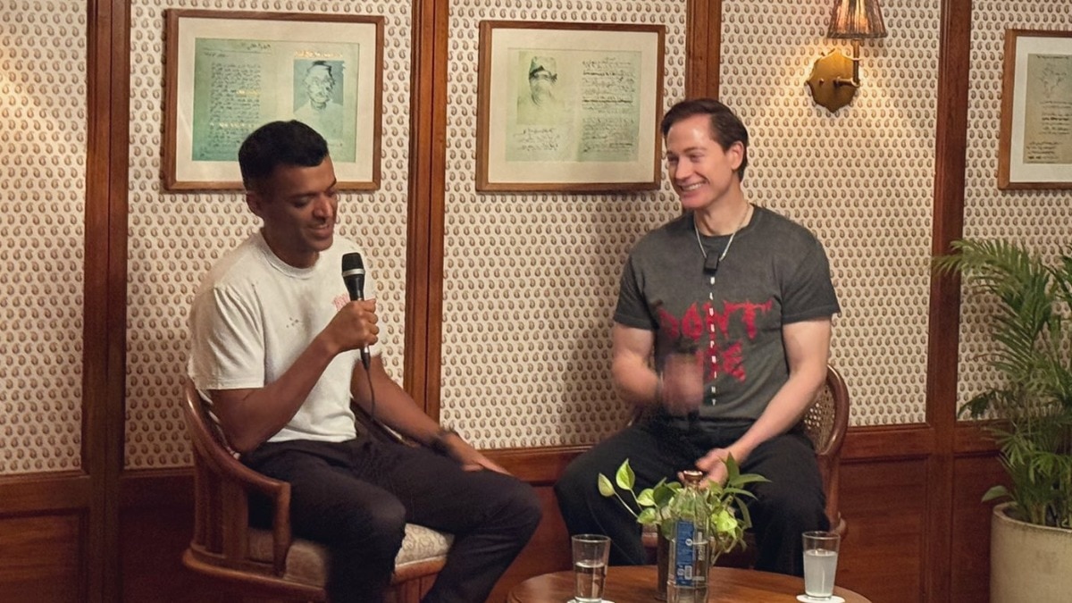 Zomato CEO Deepinder Goyal chatting with Bryan Johnson Zomato CEO Deepinder Goyal chatting with Bryan Johnson