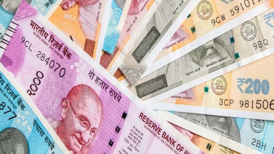 Rupee recovers all losses on banks' dollar sales for RBI, FPIs Rupee recovers all losses on banks' dollar sales for RBI, FPIs