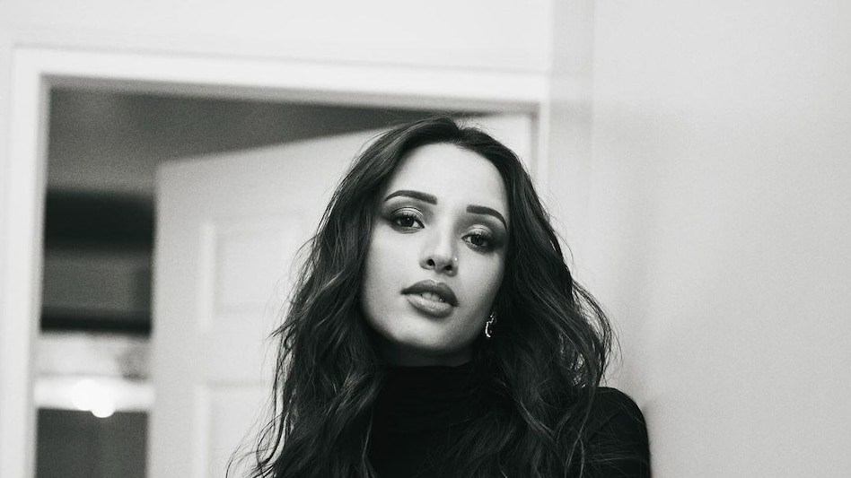 Her success is attributed to her viral performances and the unwavering support of her fans. Her success is attributed to her viral performances and the unwavering support of her fans.