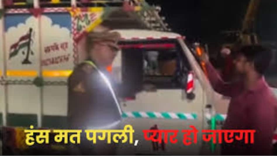 Reports state that a police officer stopped a mini-truck on the highway after noticing a slogan on its window that angered him. The officer then scolded the driver. Reports state that a police officer stopped a mini-truck on the highway after noticing a slogan on its window that angered him. The officer then scolded the driver.