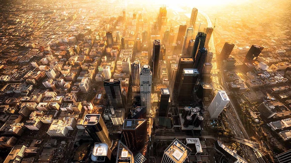 The study reveals that exceeding the Paris Agreement’s target of limiting global warming to 2.7°F (1.5°C) above pre-industrial levels would trigger a sharp increase in extinction risks. The study reveals that exceeding the Paris Agreement’s target of limiting global warming to 2.7°F (1.5°C) above pre-industrial levels would trigger a sharp increase in extinction risks.