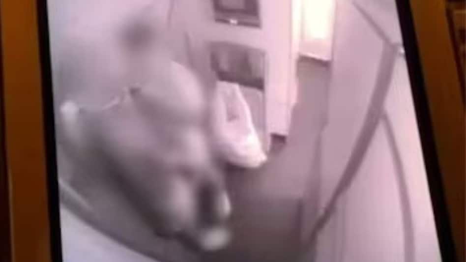 Couple filmed having sex on plane, here's what happened next Couple filmed having sex on plane, here's what happened next