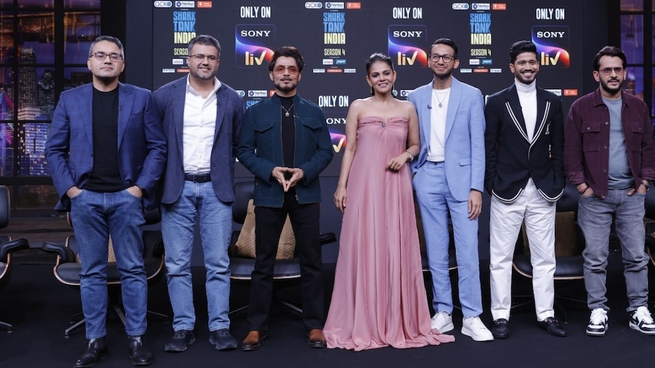 Kunal Bahl, Viraj Bahl, Anupam Mittal, Namita Thapar, Ritesh Agarwal, Azhar Iqubal, Aman Gupta( L-R) Kunal Bahl, Viraj Bahl, Anupam Mittal, Namita Thapar, Ritesh Agarwal, Azhar Iqubal, Aman Gupta( L-R)