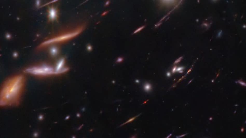 This galaxy's appearance — resembling fireflies on a summer night — led to its festive nickname. (James Webb Space Telescope) This galaxy's appearance — resembling fireflies on a summer night — led to its festive nickname. (James Webb Space Telescope)