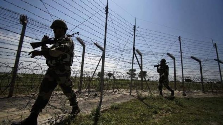Threatened by fundamentalists, Bangladeshi teen crosses into India, apprehended by BSF Threatened by fundamentalists, Bangladeshi teen crosses into India, apprehended by BSF