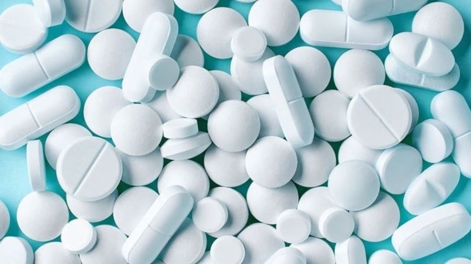 The latest research found that paracetamol use was associated with a 24% increased risk of peptic ulcer bleeding and a 36% increased risk of lower gastrointestinal bleeding. The latest research found that paracetamol use was associated with a 24% increased risk of peptic ulcer bleeding and a 36% increased risk of lower gastrointestinal bleeding.