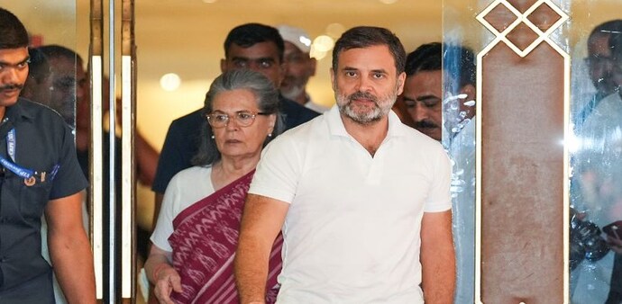 PMML asks Rahul and Sonia Gandhi to return Nehru's personal letters PMML asks Rahul and Sonia Gandhi to return Nehru's personal letters
