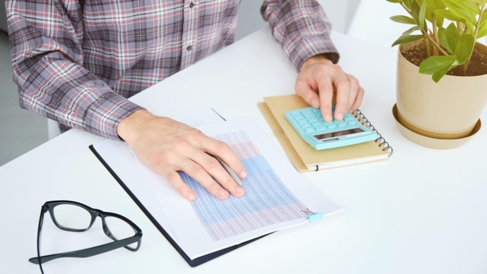 Utilise a personal loan calculator to assess monthly instalment amounts Utilise a personal loan calculator to assess monthly instalment amounts