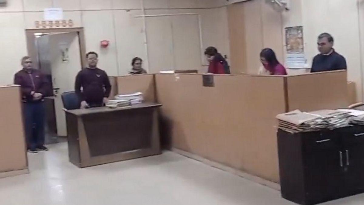 The couple was reportedly left standing for 50 minutes without being attended to. The couple was reportedly left standing for 50 minutes without being attended to.