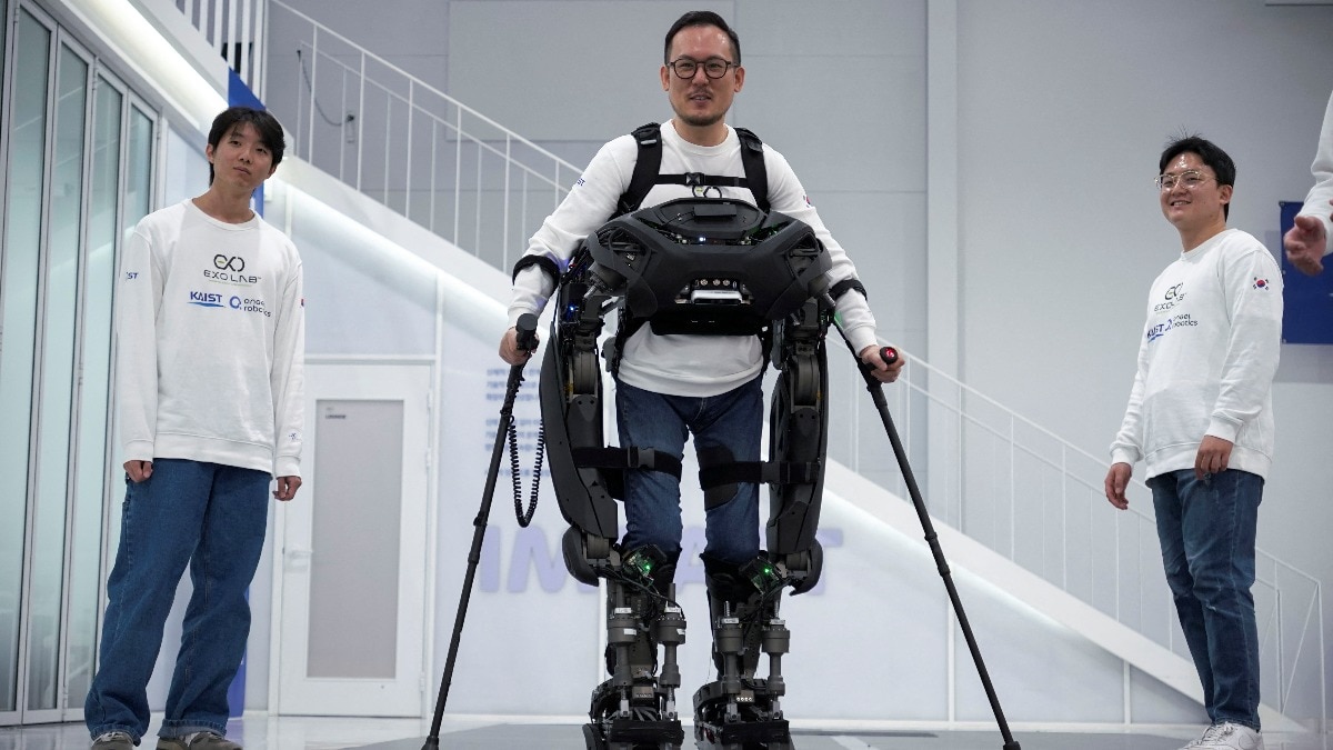 Prototype of exoskeleton robot 'WalkON Suit F1' at KAIST Prototype of exoskeleton robot 'WalkON Suit F1' at KAIST