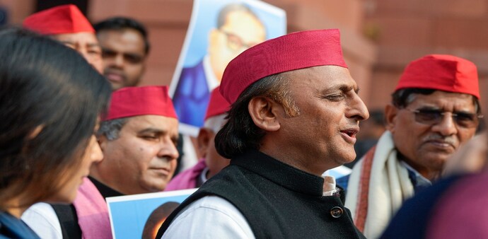 Sights set on 2027! Akhilesh Yadav goes all out for minority vote Sights set on 2027! Akhilesh Yadav goes all out for minority vote