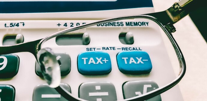 During a recent meeting, economists recommended to PM Narendra Modi that income tax rates be lowered in order to alleviate the financial strain on citizens. During a recent meeting, economists recommended to PM Narendra Modi that income tax rates be lowered in order to alleviate the financial strain on citizens.