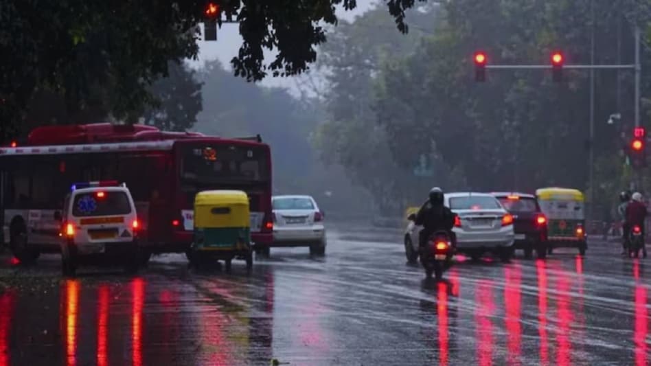 The India Meteorological Department (IMD) predicts cloudy skies with scattered showers through Saturday, followed by plunging temperatures and dense fog from December 29 onward. The India Meteorological Department (IMD) predicts cloudy skies with scattered showers through Saturday, followed by plunging temperatures and dense fog from December 29 onward.