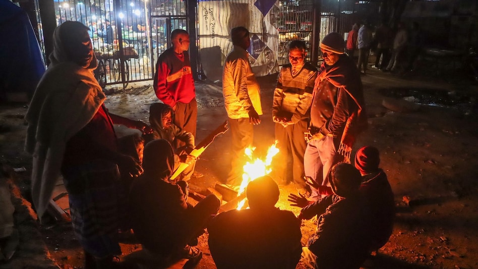 Delhi weather: AQI improves to 179 in 'moderate' category due to weekend rain Delhi weather: AQI improves to 179 in 'moderate' category due to weekend rain