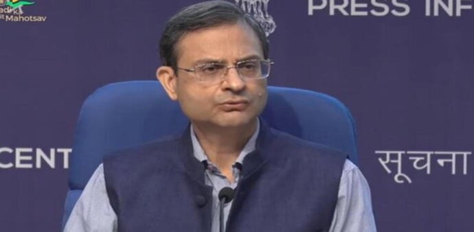 Malhotra also noted that despite global uncertainties, India’s economy is likely to gain momentum in the latter half of the current financial year. Malhotra also noted that despite global uncertainties, India’s economy is likely to gain momentum in the latter half of the current financial year.