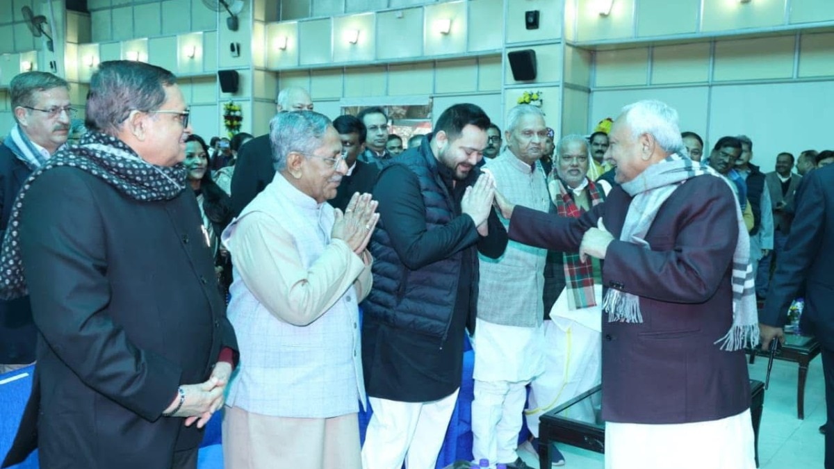 Lalu’s olive branch to Nitish sparks political tempest in Bihar, Tejashwi gives cryptic response