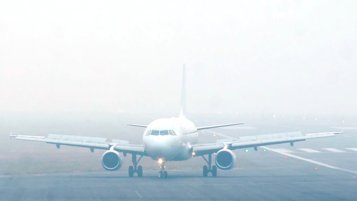 Delhi fog: Over 200 flights delayed, around 10 cancelled due to dense fog, 24 trains late across North India Delhi fog: Over 200 flights delayed, around 10 cancelled due to dense fog, 24 trains late across North India
