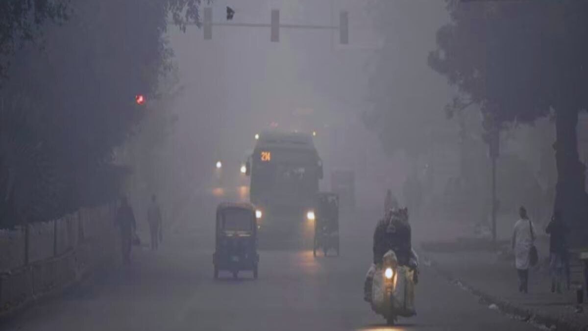 Dense fog blankets Delhi: Over 400 flights affected at Delhi airport, trains delayed across North India: IMD issues alert Dense fog blankets Delhi: Over 400 flights affected at Delhi airport, trains delayed across North India: IMD issues alert