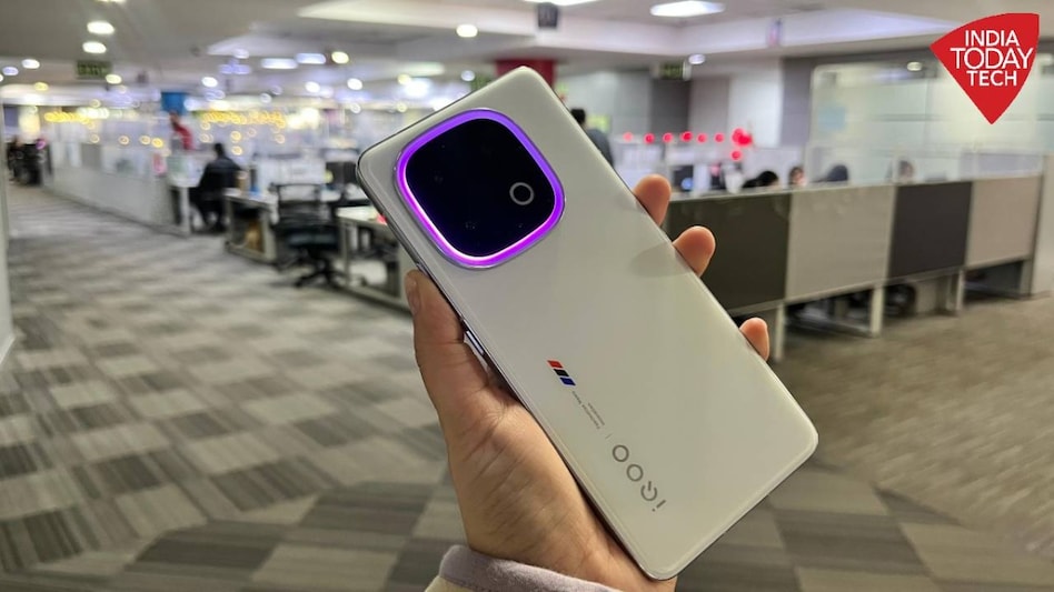 A Delhi employee resigned from his job as he could not pre-order the iQOO 13 smartphone with his current salary. A Delhi employee resigned from his job as he could not pre-order the iQOO 13 smartphone with his current salary.
