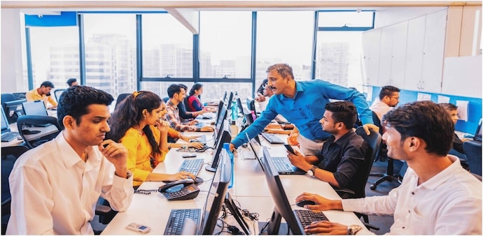 Last year, NR Narayana Murthy advised that in order to improve India's work productivity, millennials should dedicate 70 hours per week to their work. Last year, NR Narayana Murthy advised that in order to improve India's work productivity, millennials should dedicate 70 hours per week to their work.