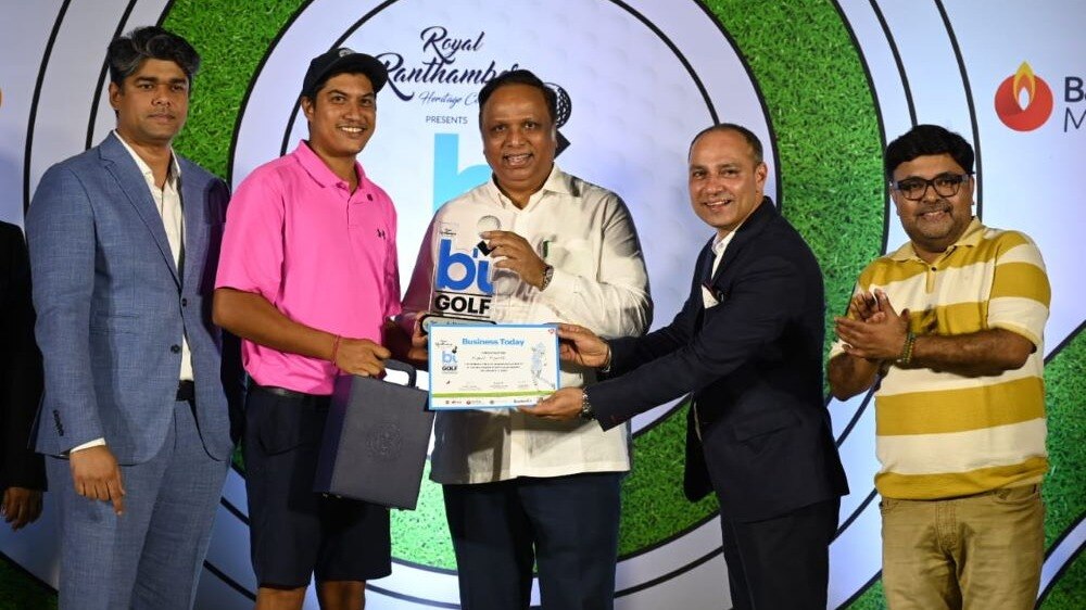 Chief guest Ashish Shelar, Union minister of state for information technology and cultural affairs, presenting Karan Kamte with the 0 to 14 handicap winner’s prize at Royal Ranthambore BT Golf Mumbai. Chief guest Ashish Shelar, Union minister of state for information technology and cultural affairs, presenting Karan Kamte with the 0 to 14 handicap winner’s prize at Royal Ranthambore BT Golf Mumbai.