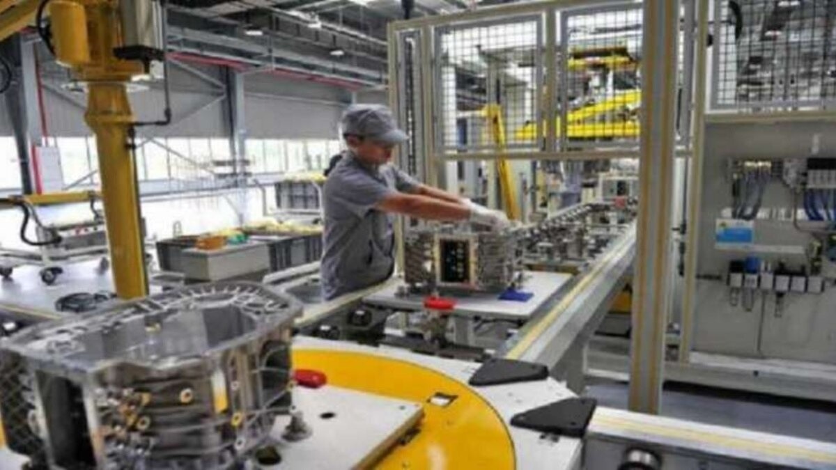 India can't catch up with China in manufacturing even in a century India can't catch up with China in manufacturing even in a century