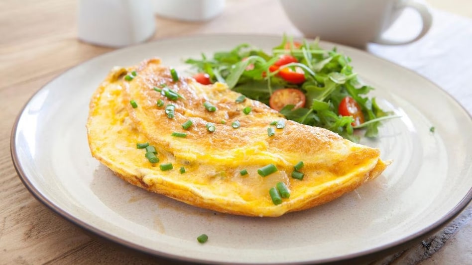 Others pointed out the impact of taxation, explaining that hotel restaurants fall under the service category, making them subject to high GST rates. Others pointed out the impact of taxation, explaining that hotel restaurants fall under the service category, making them subject to high GST rates.