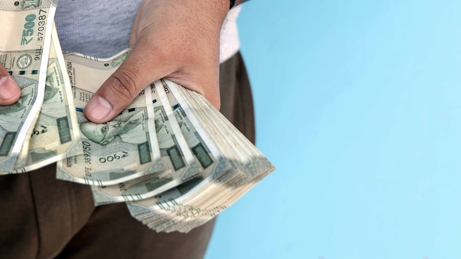 The 7th pay panel applied a fitment factor of 2.57 to update the salary and pension of central government employees and pensioners. The 7th pay panel applied a fitment factor of 2.57 to update the salary and pension of central government employees and pensioners.