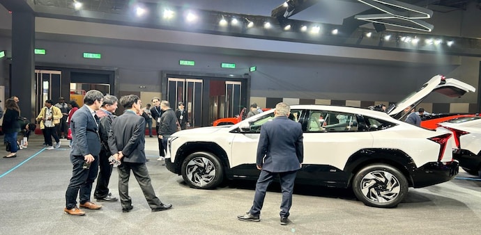Anand Mahindra says international visitors studied, took photos of Mahindra electric SUVs Anand Mahindra says international visitors studied, took photos of Mahindra electric SUVs