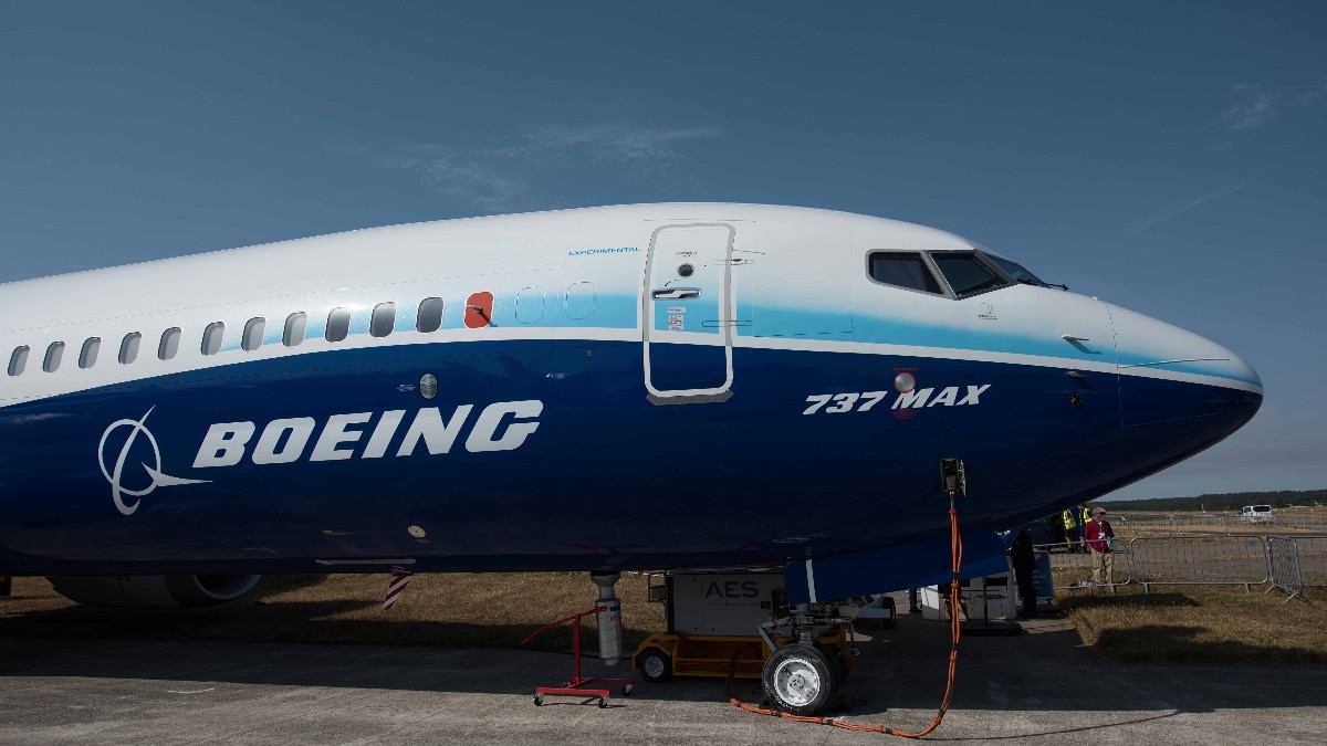 Fuel-efficient single-aisle airplanes, such as the 737 MAX, will account for nearly nine out of 10 commercial jet deliveries in the forecast period Fuel-efficient single-aisle airplanes, such as the 737 MAX, will account for nearly nine out of 10 commercial jet deliveries in the forecast period