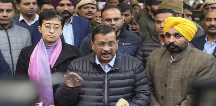 AAP stares at Punjab split, claims Congress AAP stares at Punjab split, claims Congress