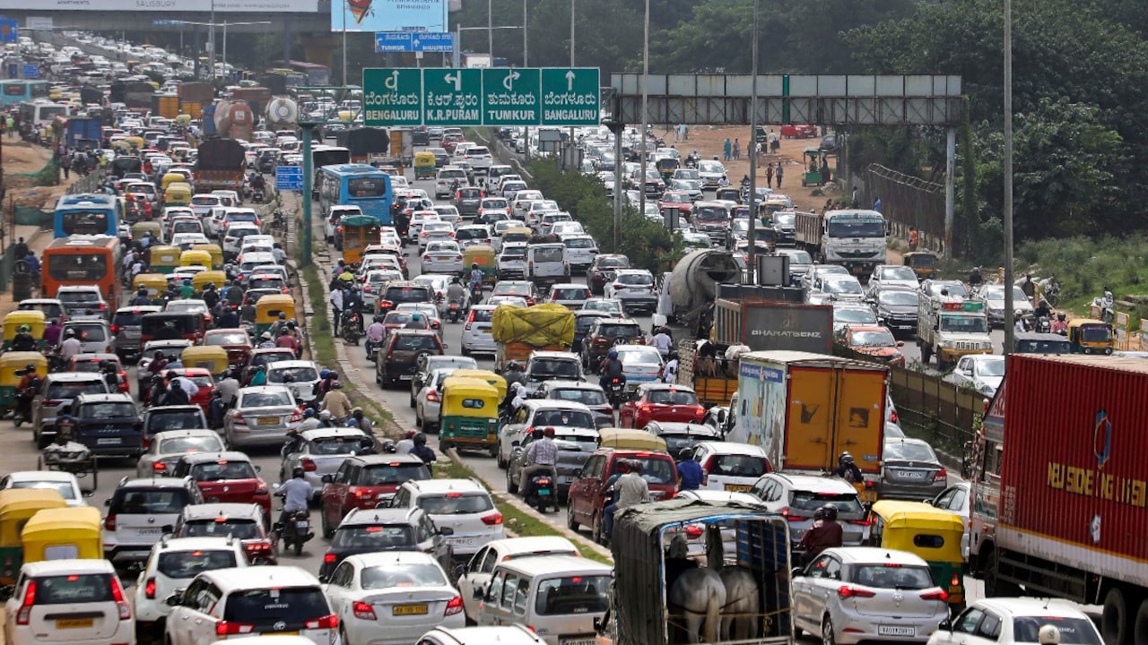 Tech manager calls out Bangalore's crumbling infrastructure, netizens say ' Bengaluru is the real Gotham. It needs a Batman' - BusinessToday