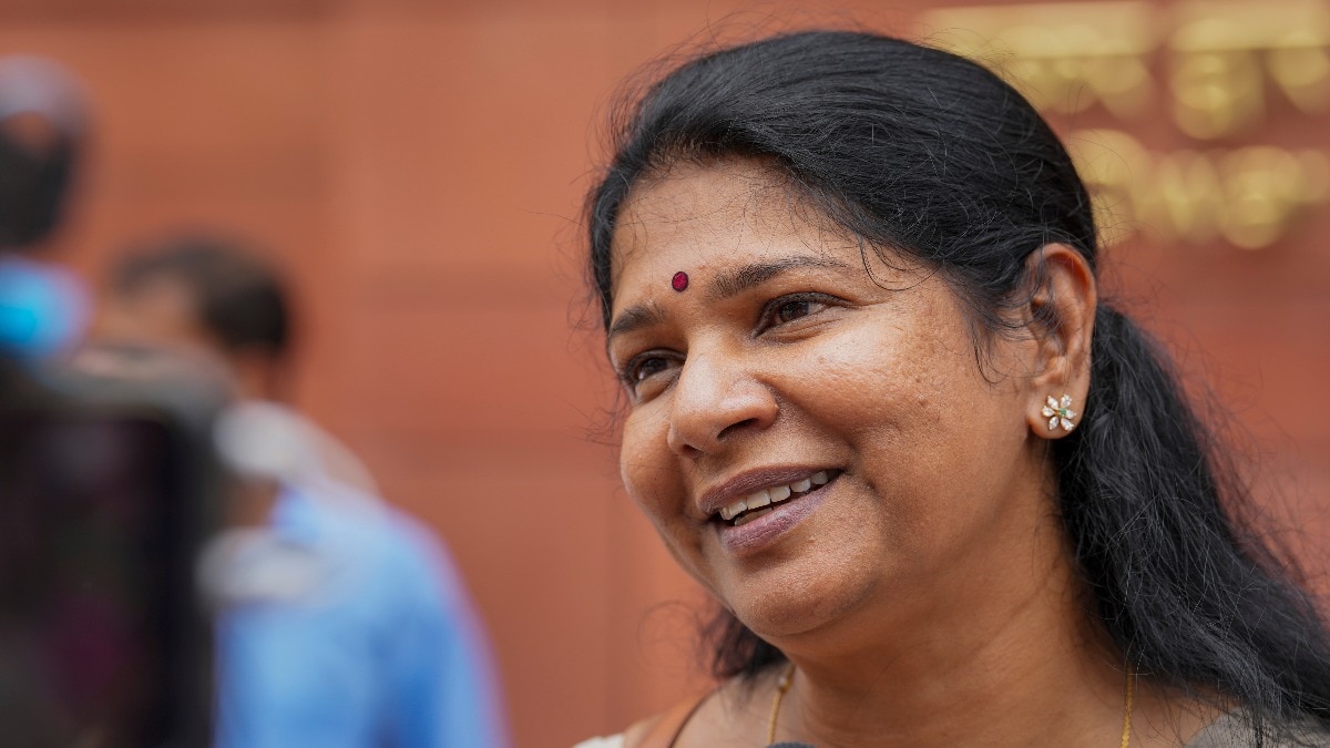 DMK's Kanimozhi asks what is the need to learn Hindi DMK's Kanimozhi asks what is the need to learn Hindi