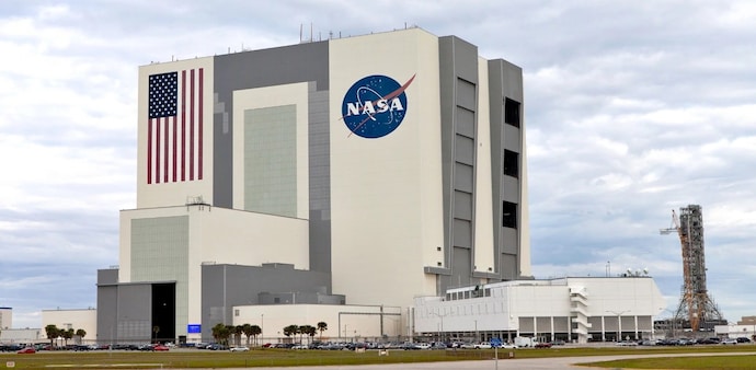 Such infrastructure would serve as a key element of NASA’s Artemis program, which aims to return humans to the Moon by 2027 and establish a sustainable foothold for eventual journeys to Mars. Such infrastructure would serve as a key element of NASA’s Artemis program, which aims to return humans to the Moon by 2027 and establish a sustainable foothold for eventual journeys to Mars.