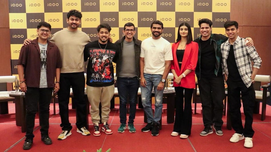 L to R: Mortal, Dynamo Gaming, Scout, iQOO’s CEO, Nipun Marya, Shreeman Legeng, Payal Gaming, GamerFleet and UnGraduate Gamer L to R: Mortal, Dynamo Gaming, Scout, iQOO’s CEO, Nipun Marya, Shreeman Legeng, Payal Gaming, GamerFleet and UnGraduate Gamer