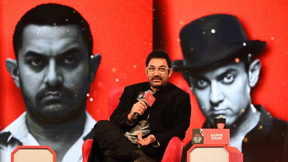 Aamir and Gauri sat together and interacted with the media, talking about their journey together. Aamir and Gauri sat together and interacted with the media, talking about their journey together.